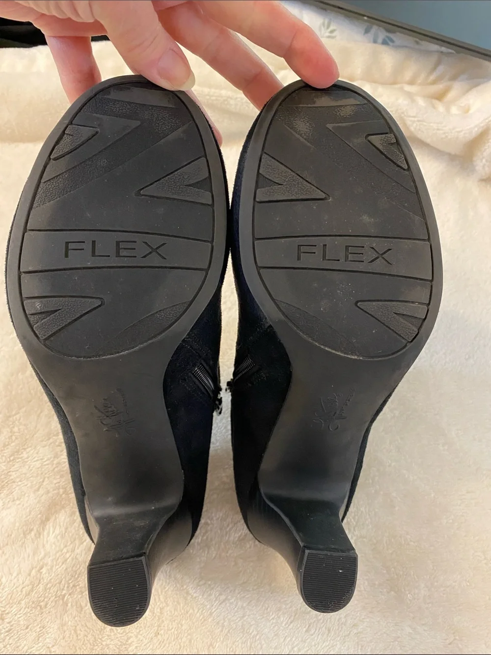 Life Stride Women’s Black Faux Suede Shooties 8.5